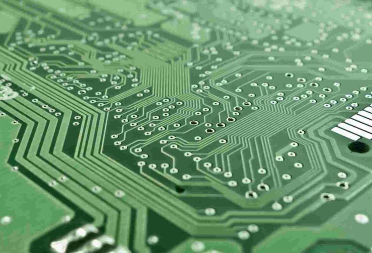 FEATURED_ctronics-computer-data-processing-50711