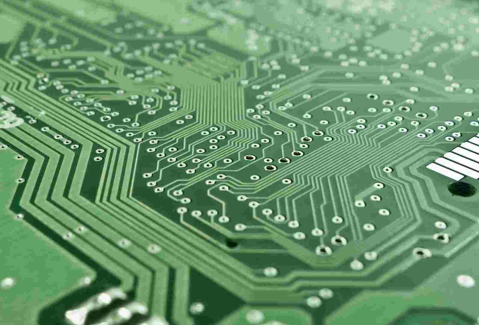FEATURED_ctronics-computer-data-processing-50711