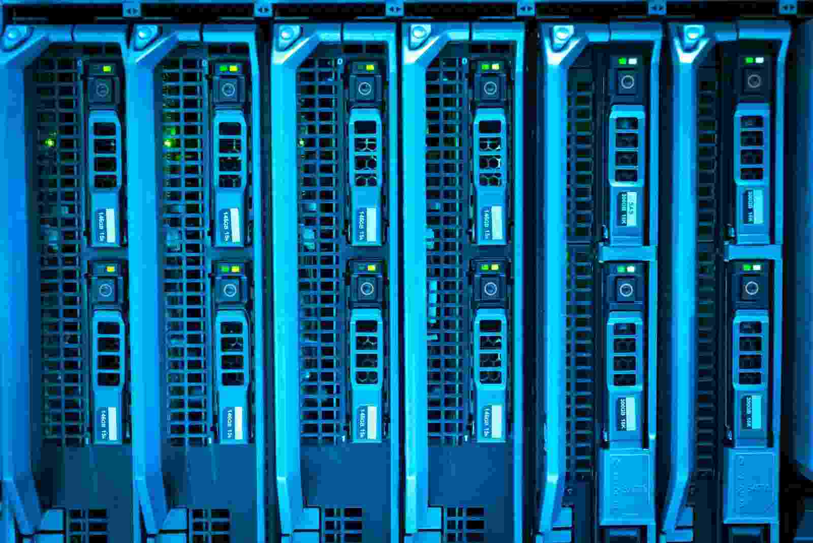 FEATURED_o-of-box-server-illuminated-on-blue