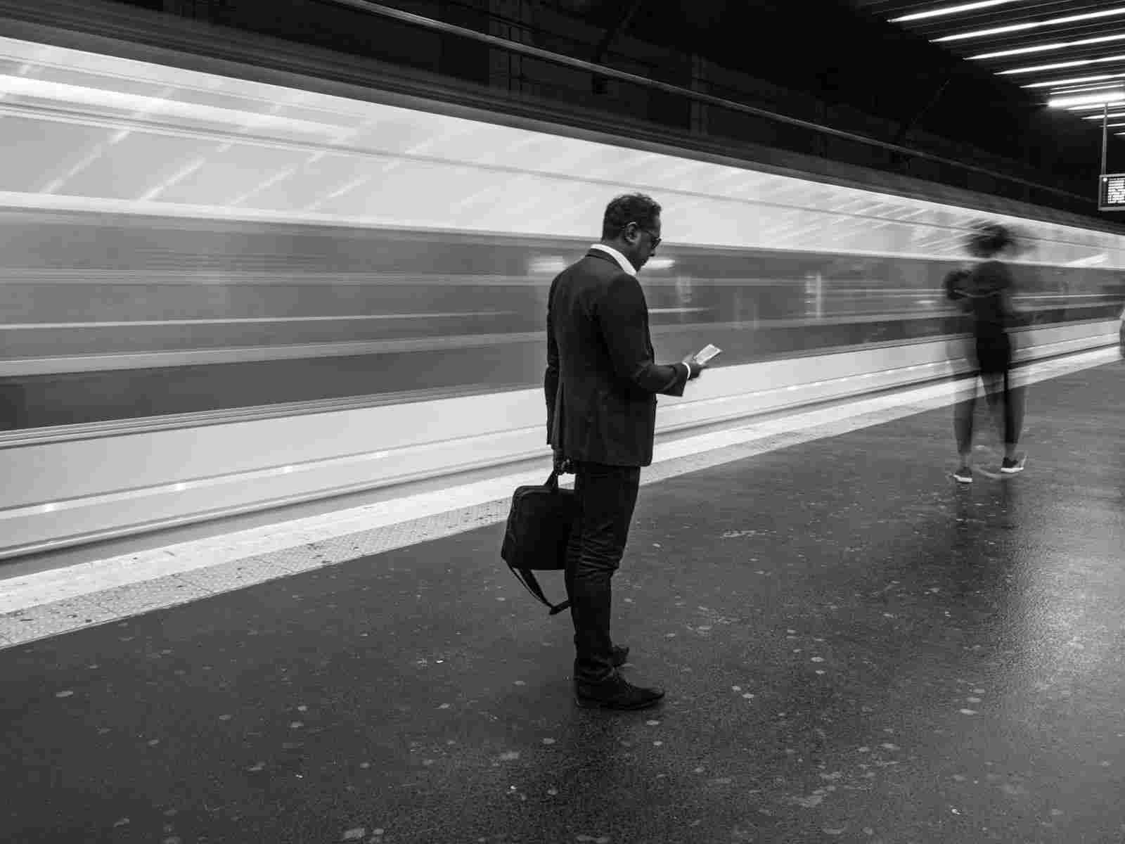 FEATURED_o-of-businessman-waiting-at-paris-metro-sta