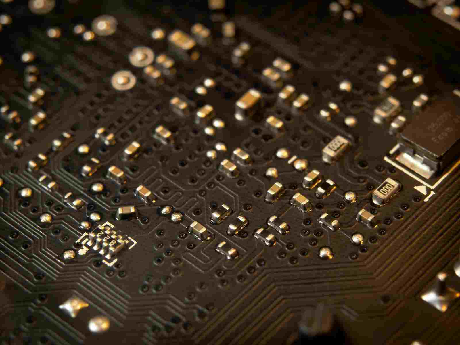 FEATURED_o-of-close-up-of-circuit-board-with-compon