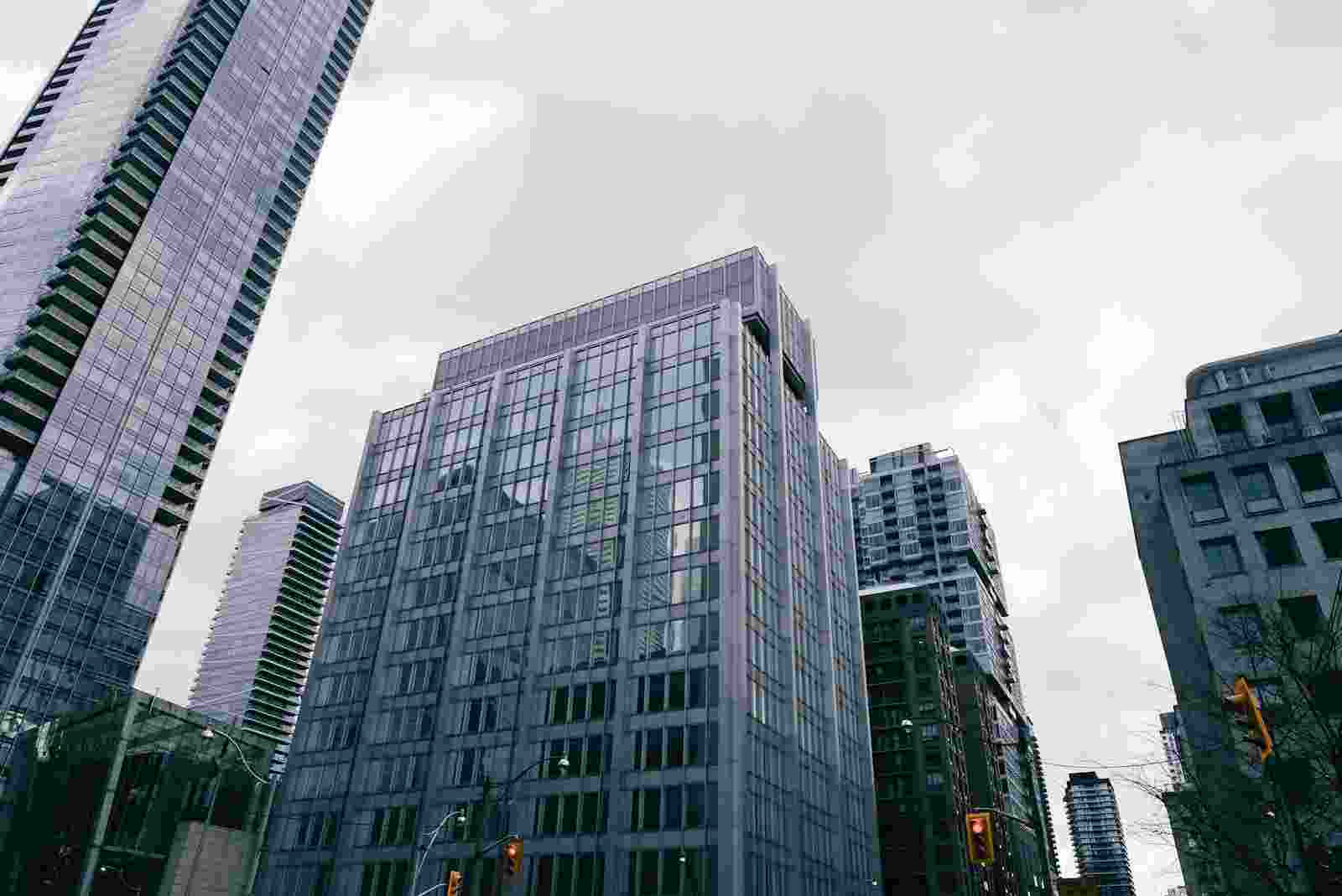 FEATURED_o-of-contemporary-urban-skyscrapers-against-cl