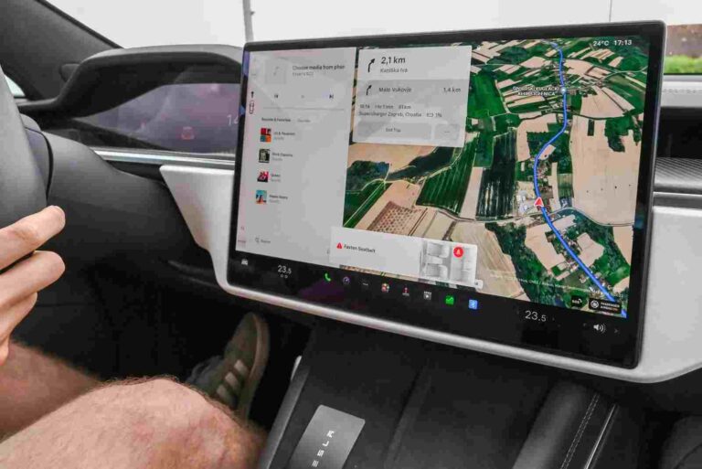 FEATURED_o-of-map-on-tesla-screen