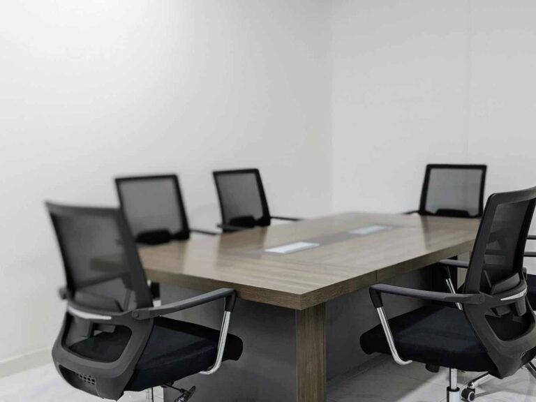 FEATURED_o-of-meeting-room-in-office