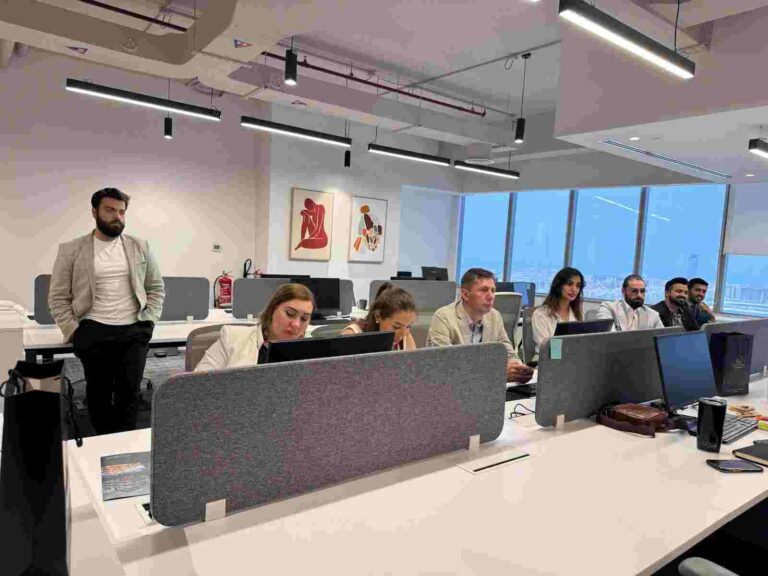 FEATURED_o-of-modern-office-team-working-at-desks