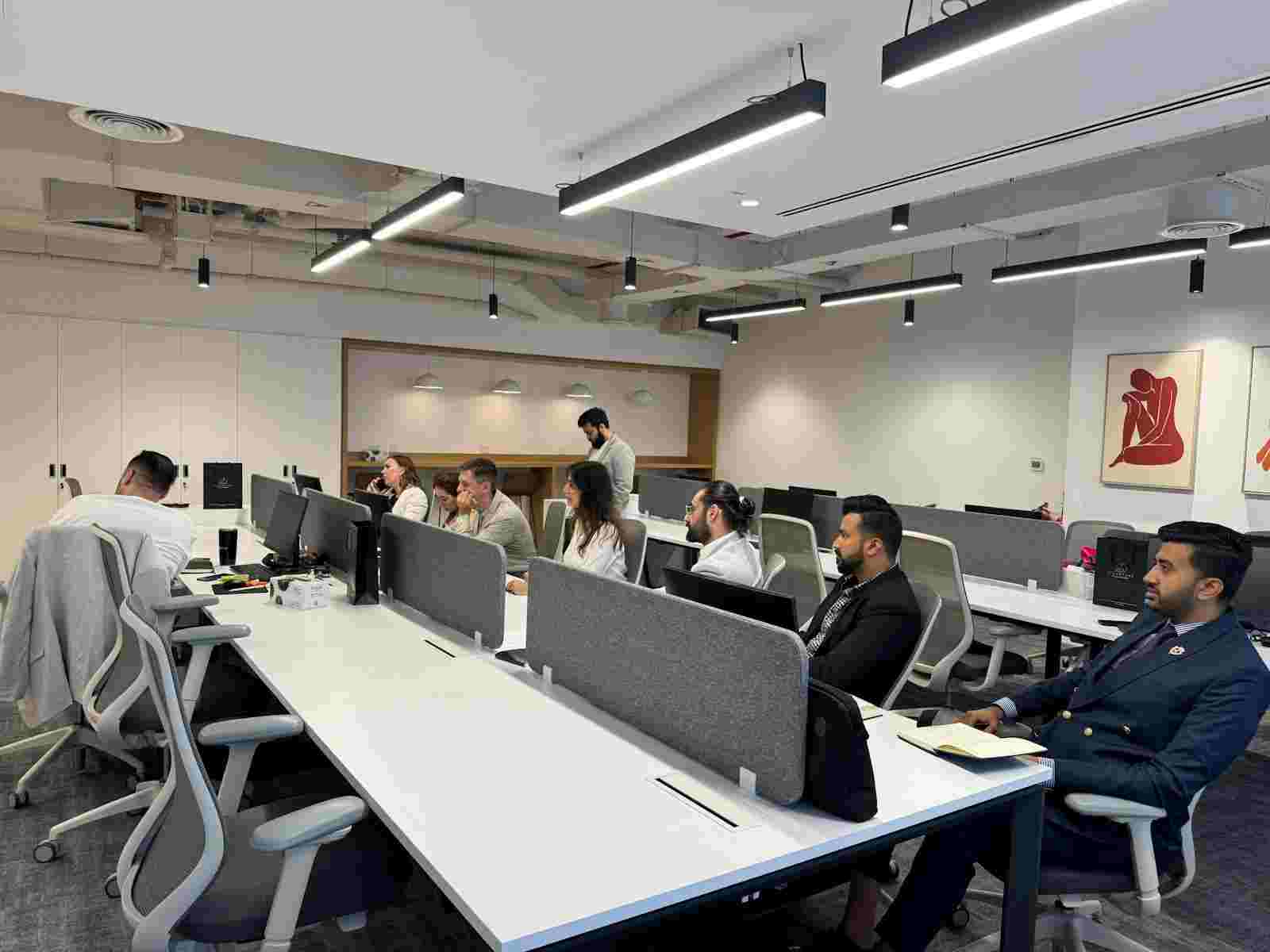 FEATURED_o-of-modern-office-workspace-with-diverse-