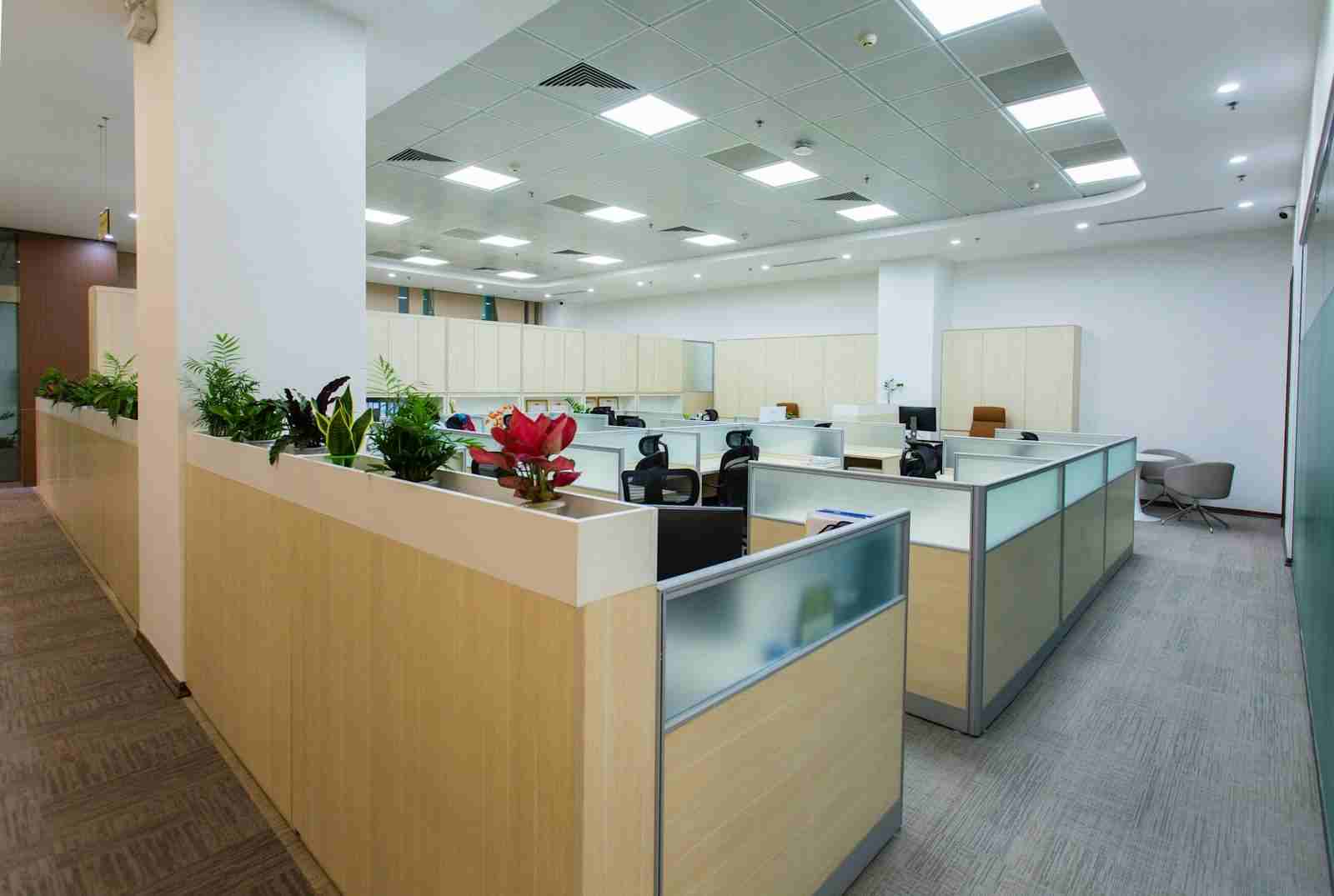 FEATURED_o-of-modern-open-office-space-with-workspace-c