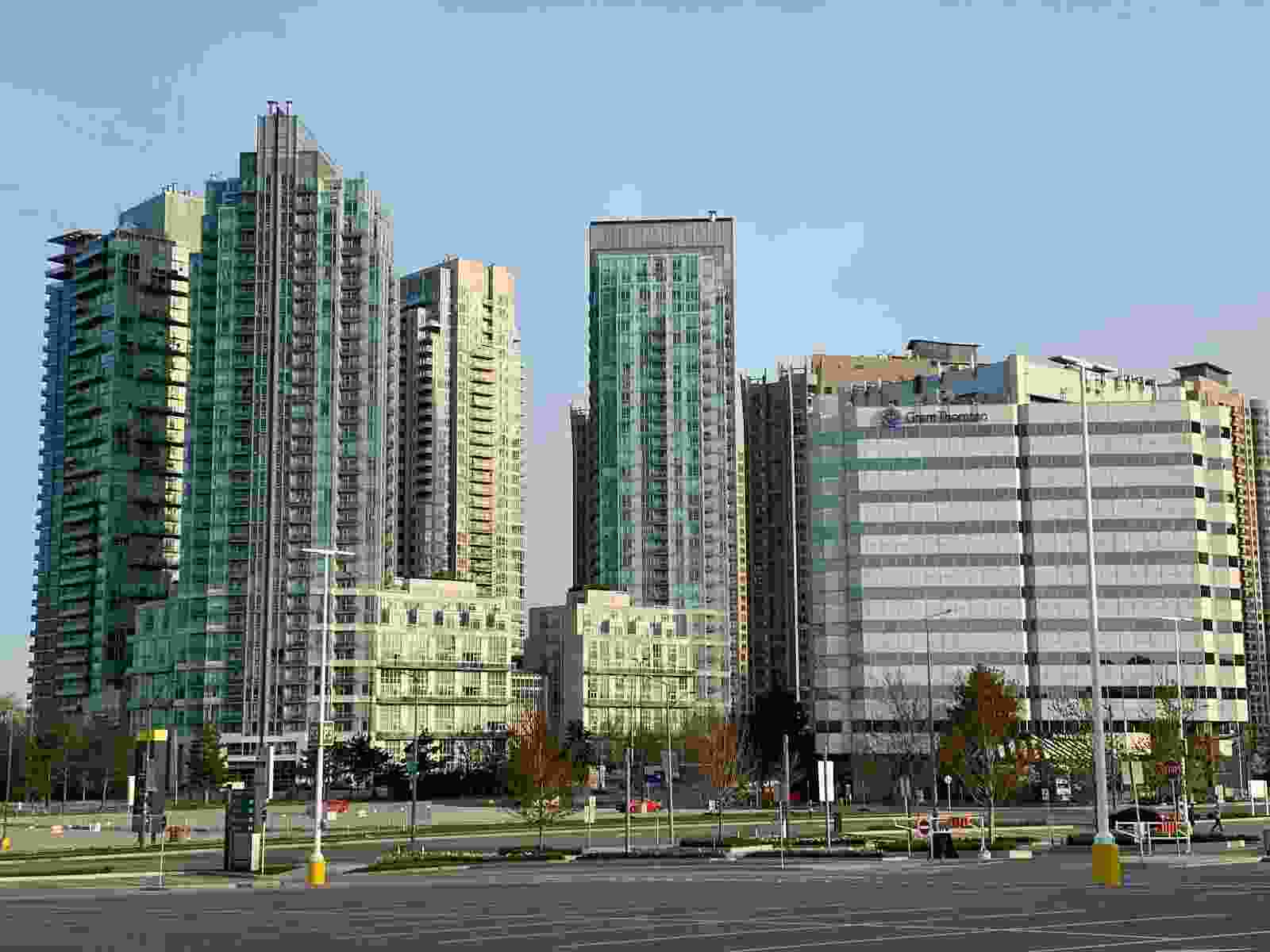 FEATURED_o-of-modern-urban-skyline-with-high-rise-build