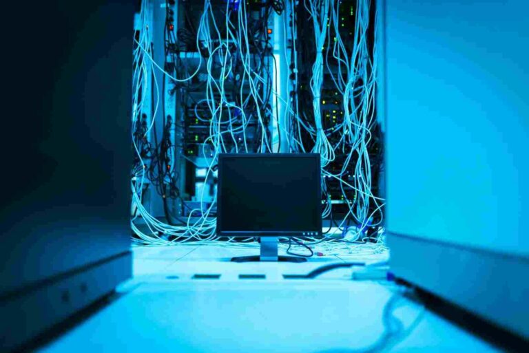 FEATURED_o-of-monitor-and-wires-behind
