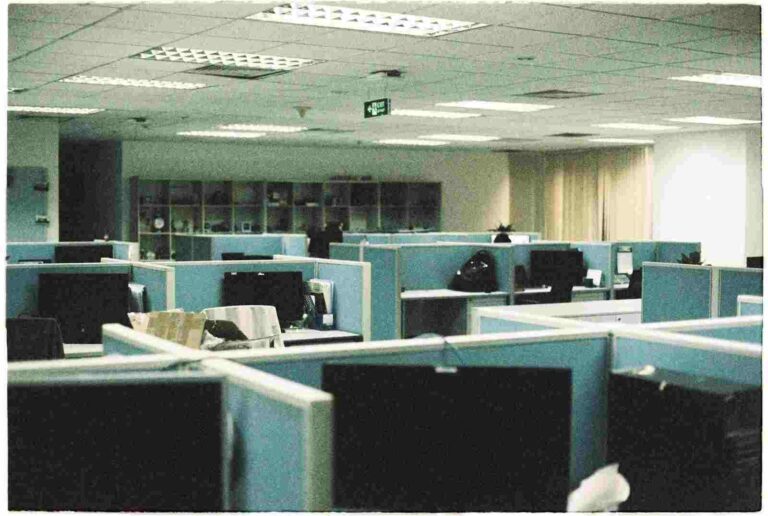 FEATURED_o-of-monitors-on-desks-in-office