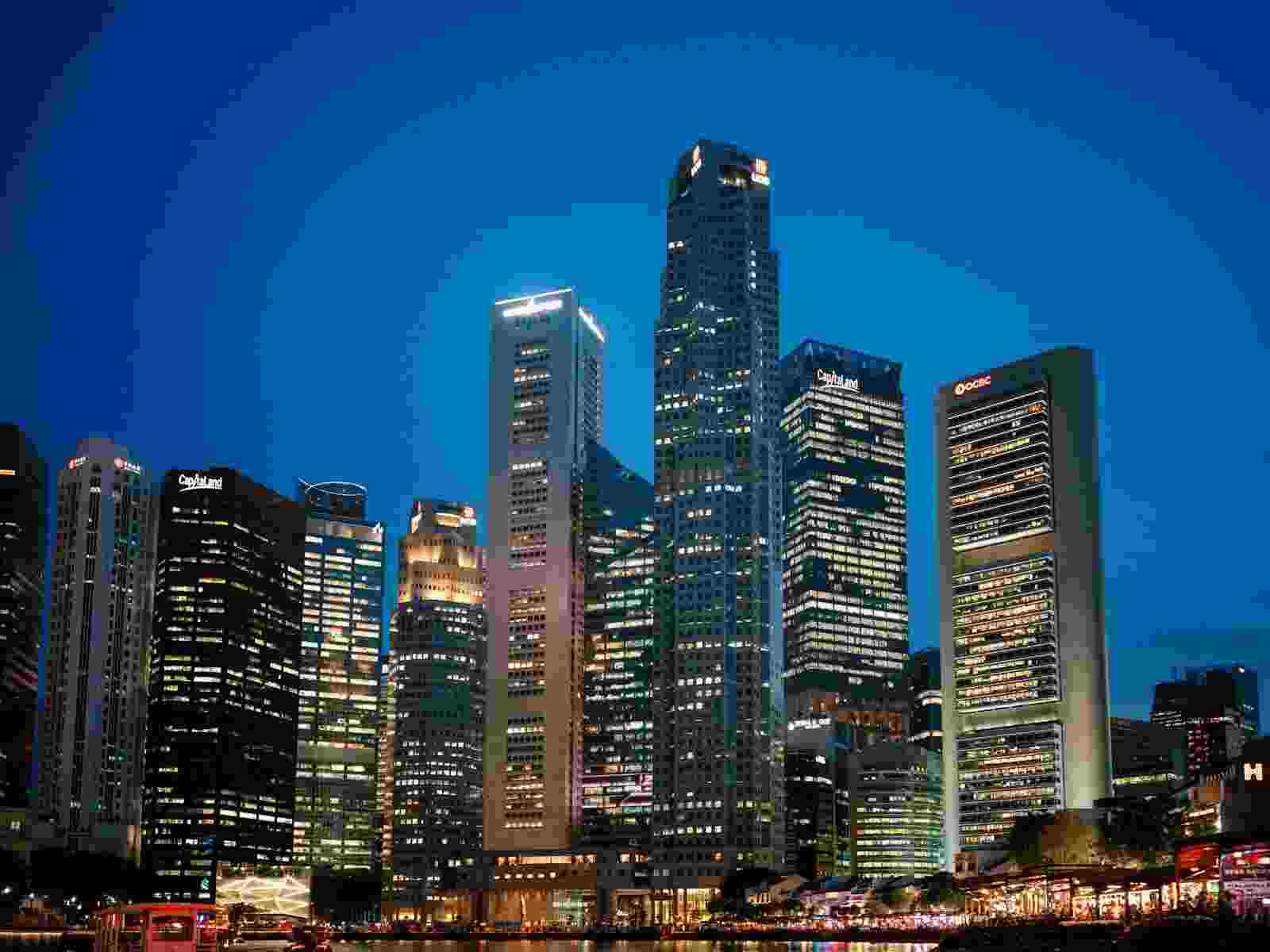 FEATURED_o-of-night-skyline-of-singapore-financial-dist