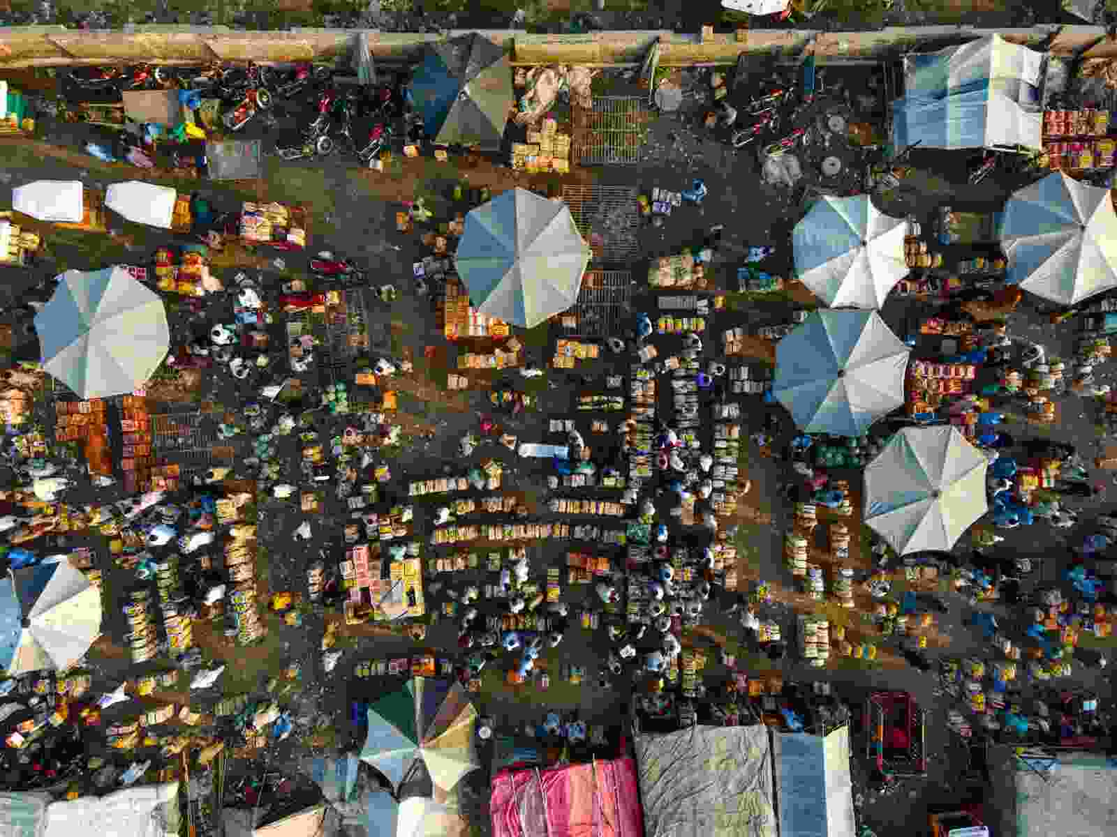 FEATURED_o-of-vibrant-outdoor-market-in-punjab-from-a