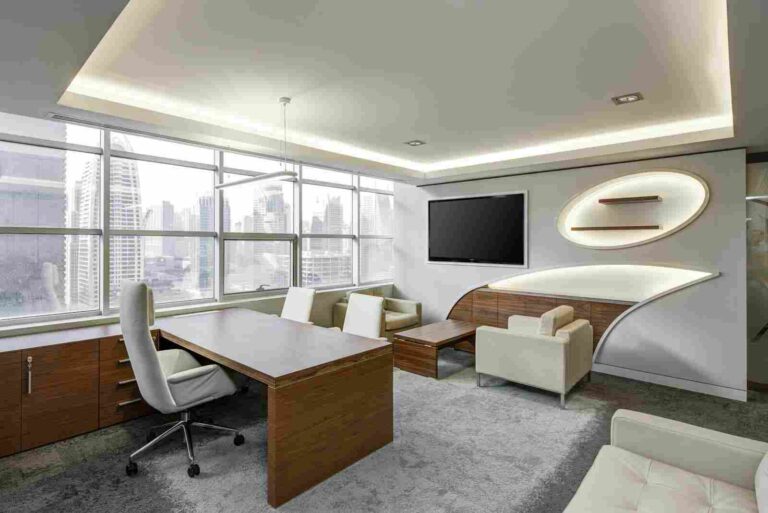 FEATURED_tting-room-executive-sitting